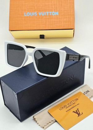 Набор солнцезащитные очки, коробка, чехол + салфетки 21197900