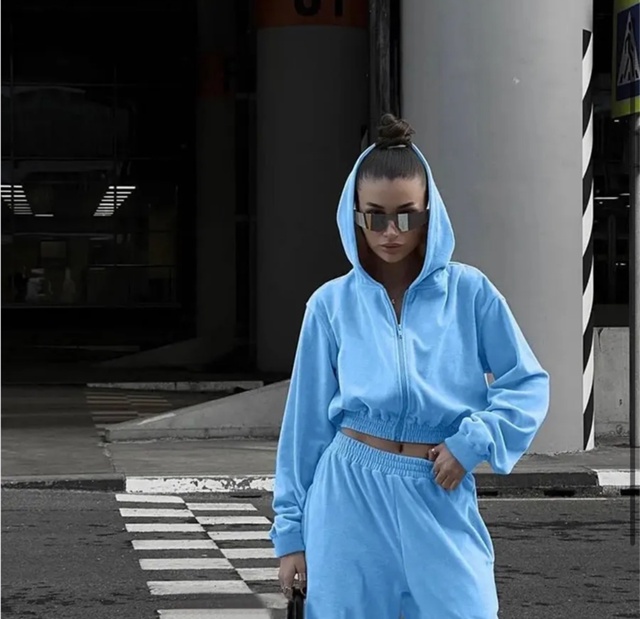 Спортивный костюм 22915638