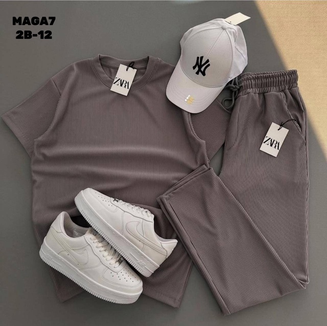 Спортивный костюм 22934757