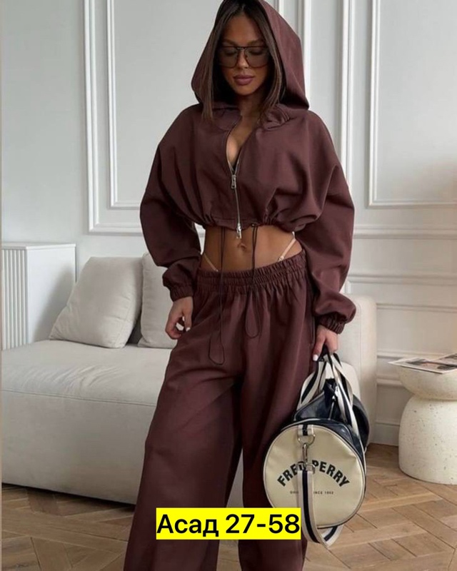 Спортивный костюм 22940774