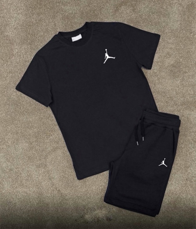 Спортивный костюм 22940456