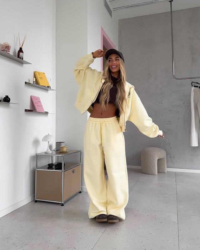 Спортивный костюм 22942684