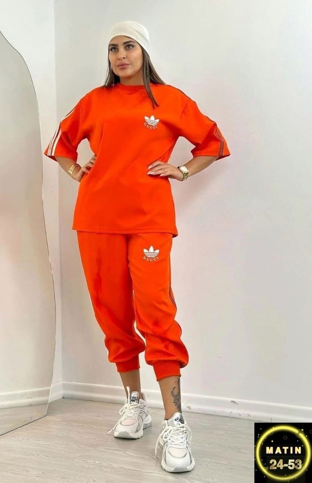 Спортивный костюм 22943841