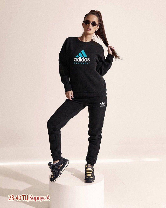 Спортивный костюм 22944859