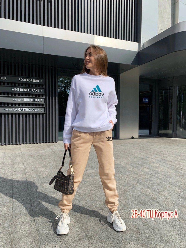 Спортивный костюм 22944859