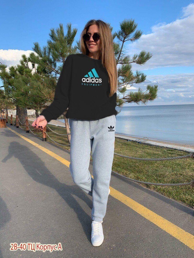 Спортивный костюм 22944859