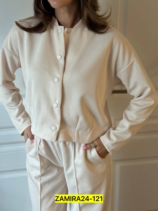 Спортивный костюм 22946955