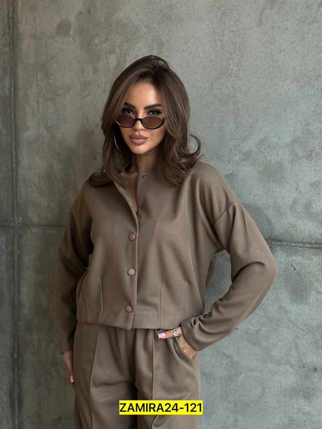 Спортивный костюм 22946955