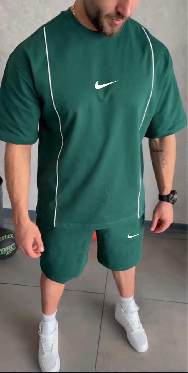 Спортивный костюм 22948758