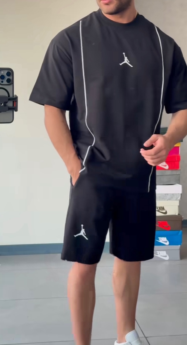 Спортивный костюм 22948758