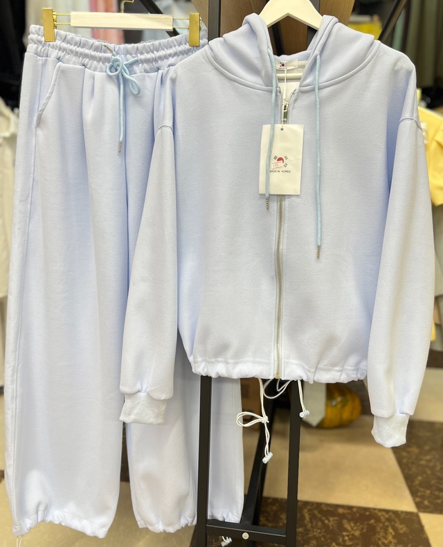 Спортивный костюм 22961325