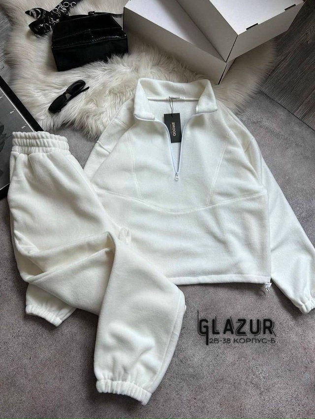 Спортивный костюм 23027857