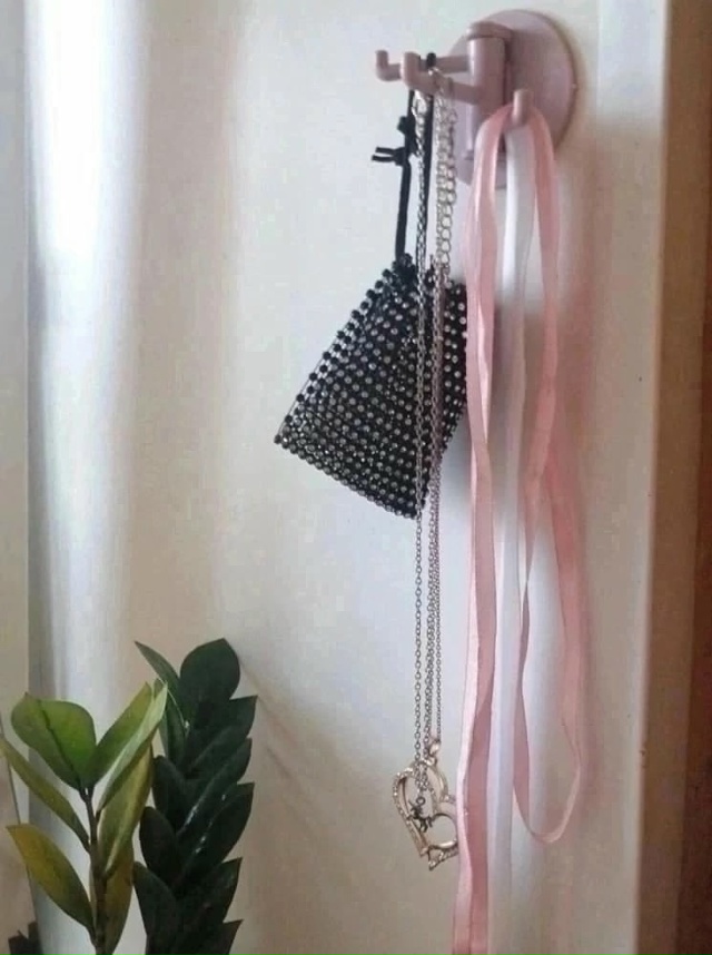 Вешалка 23038624