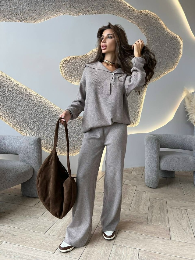 Спортивный костюм 23069959