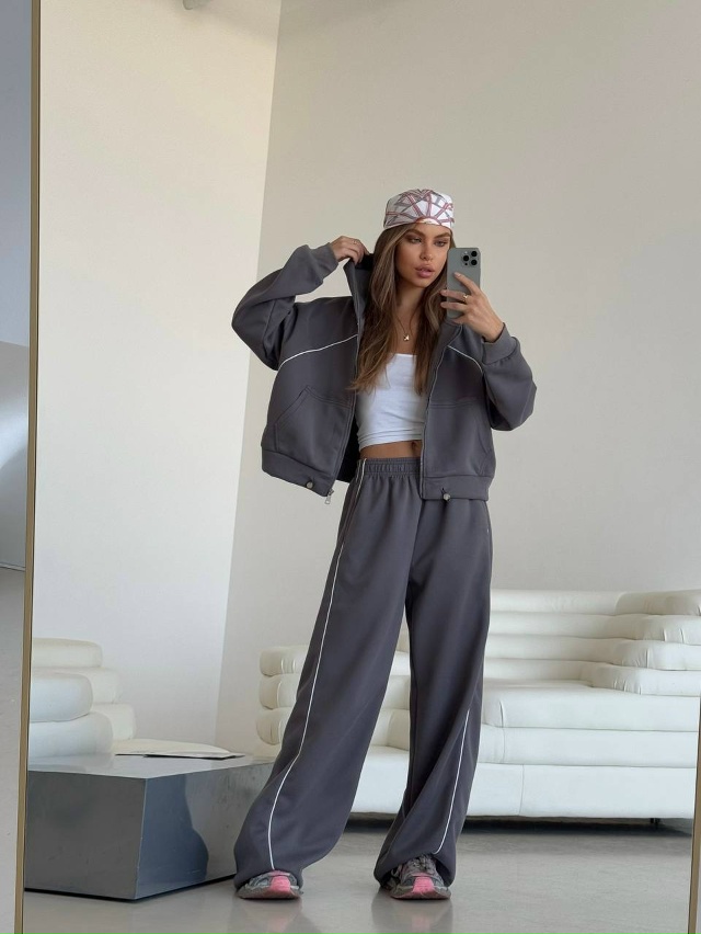 Спортивный костюм 23075842