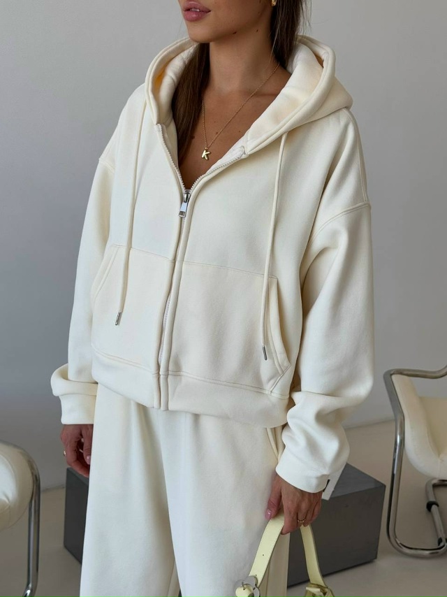 Спортивный костюм 23075938