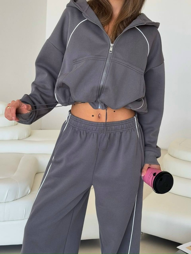 Спортивный костюм 23075842