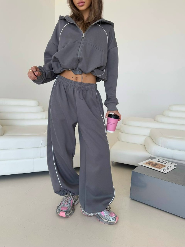 Спортивный костюм 23075842