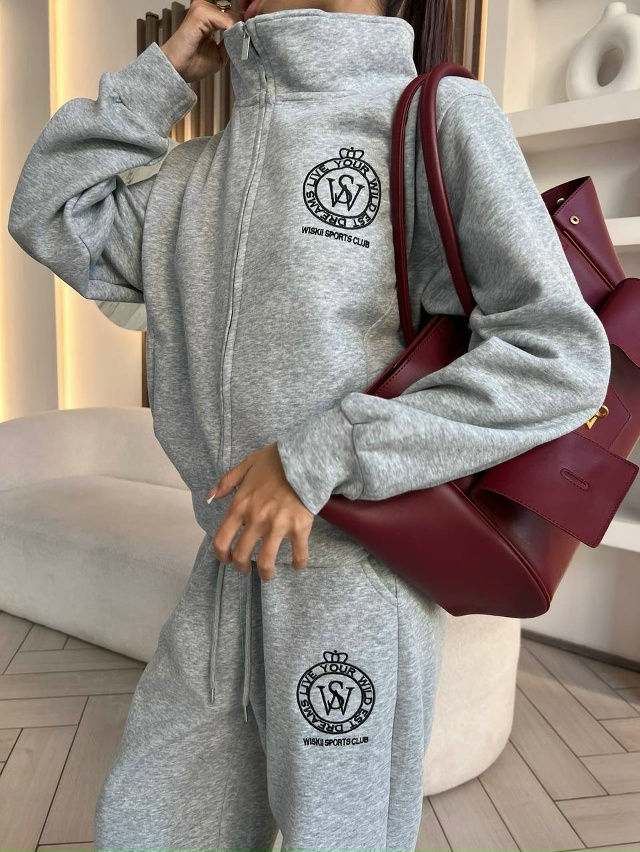 Спортивный костюм 23078406