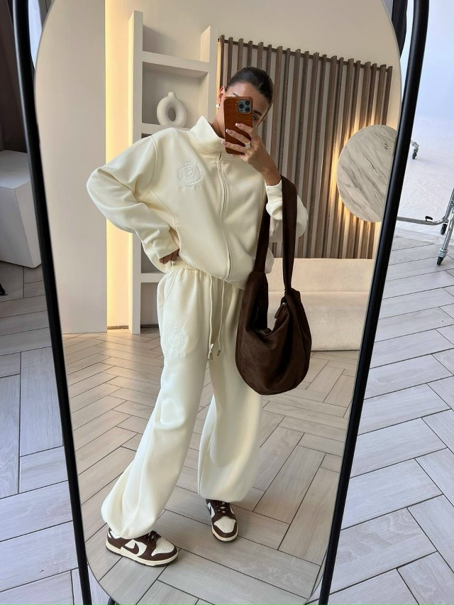 Спортивный костюм 23078406