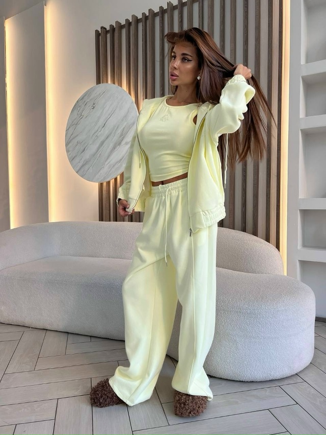 Спортивный костюм 23084497