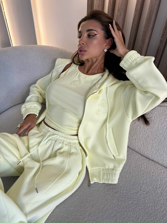 Спортивный костюм 23084497