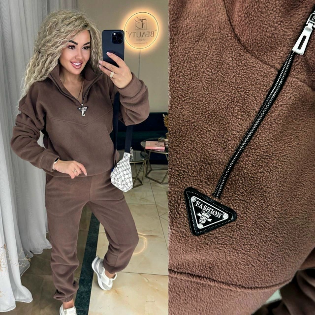 Спортивный костюм 23084949