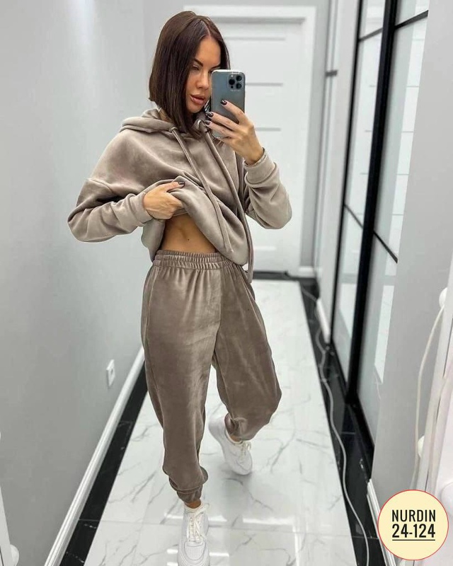 Спортивный костюм 23094329