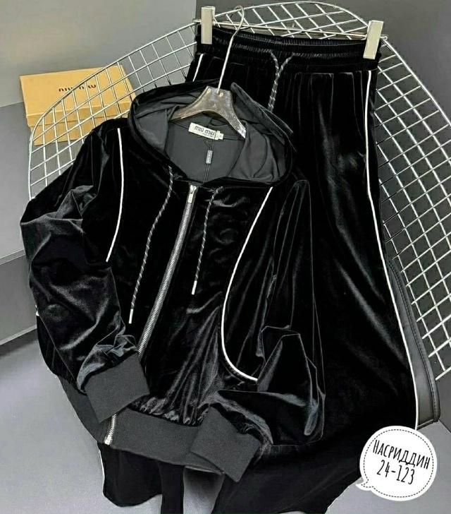 Спортивный костюм 23097281