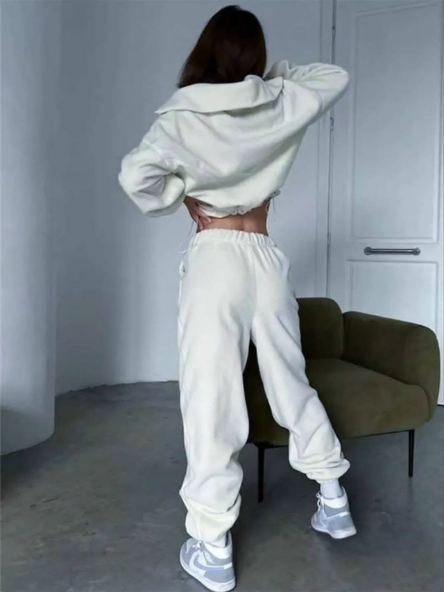 Спортивный костюм 23109321