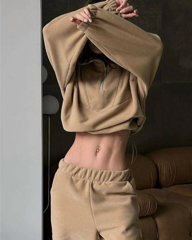 Спортивный костюм 23109321