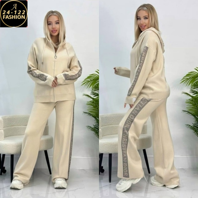 Спортивный костюм 23113940