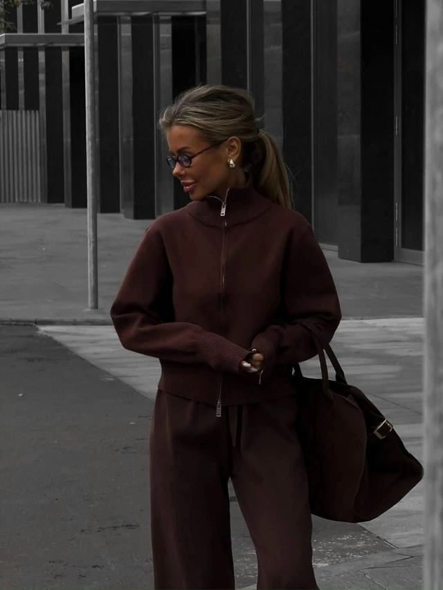 Спортивный костюм 23135267