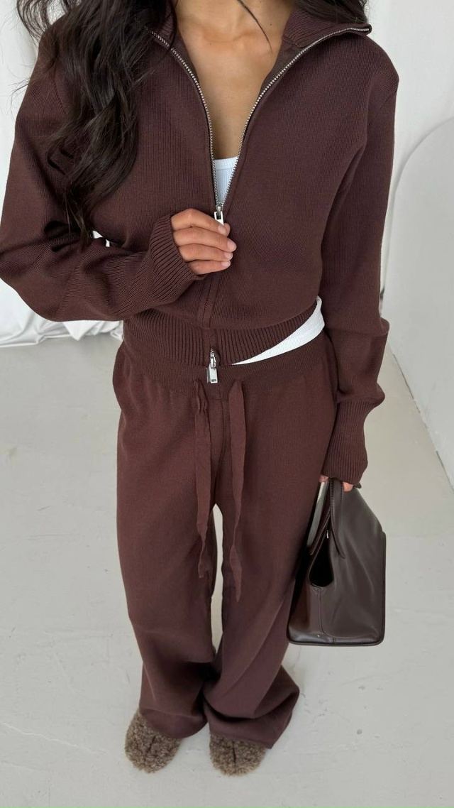 Спортивный костюм 23135267