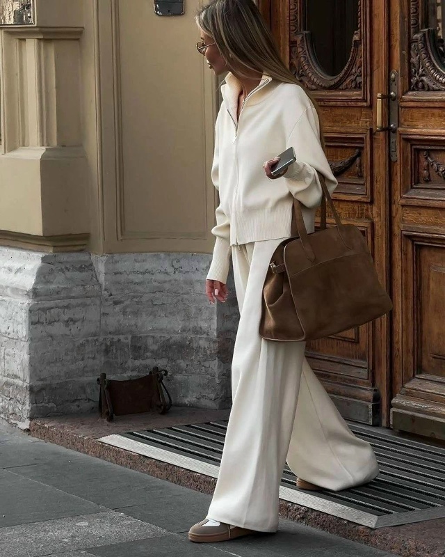 Спортивный костюм 23135267