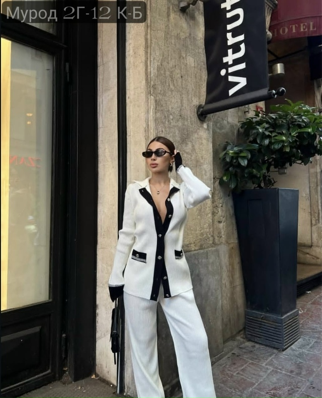 Спортивный костюм 23134552