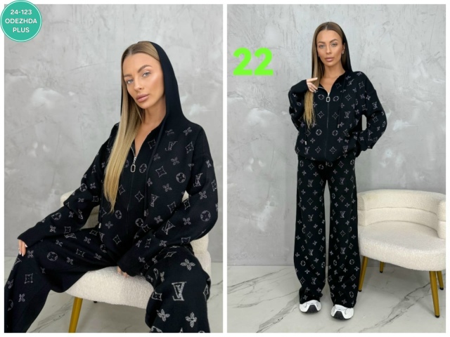 Спортивный костюм 23136371