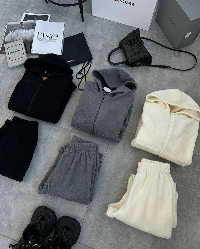 Спортивный костюм 23136681