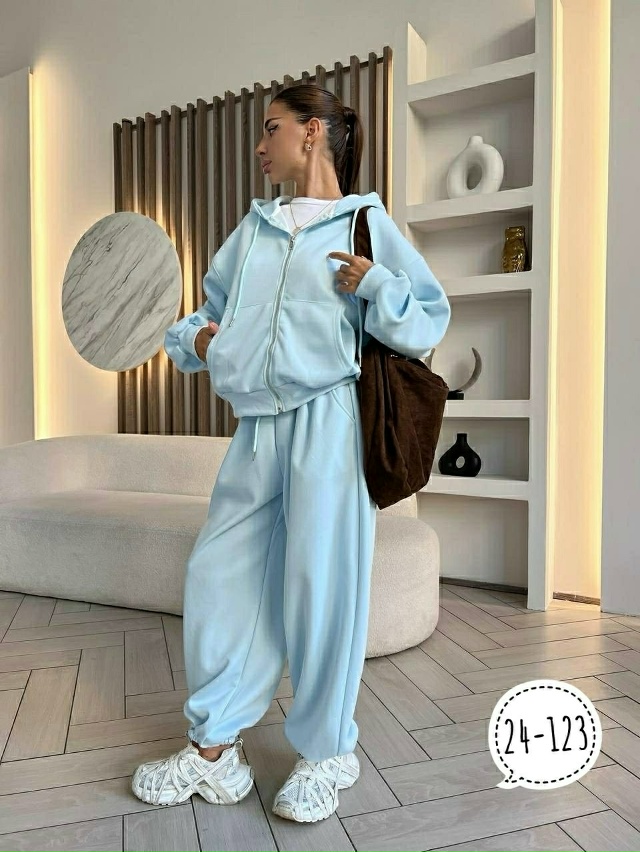 Спортивный костюм 23137828