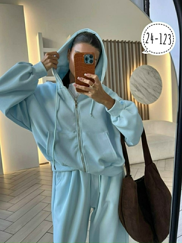 Спортивный костюм 23137828