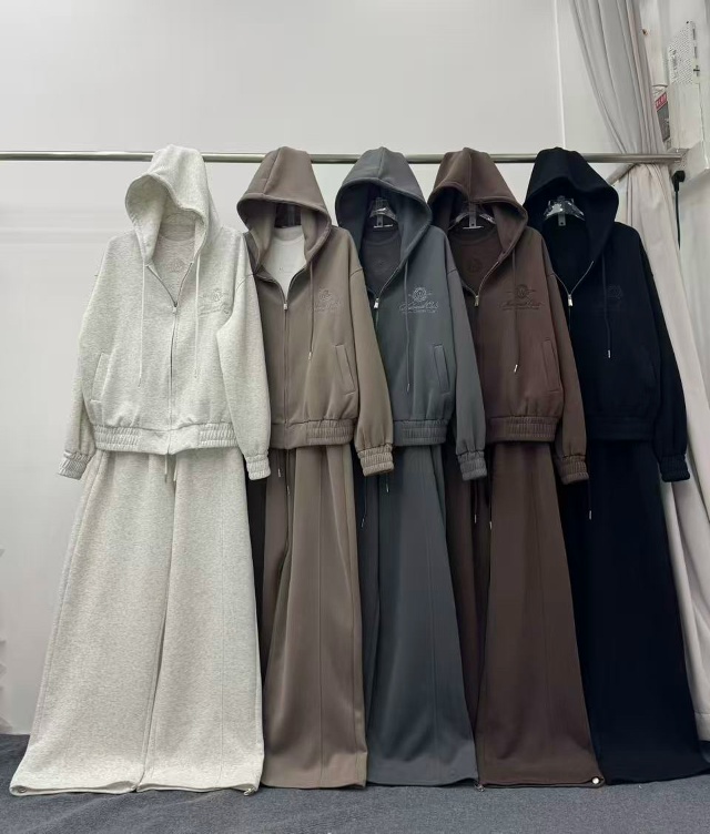 Спортивный костюм 23161322