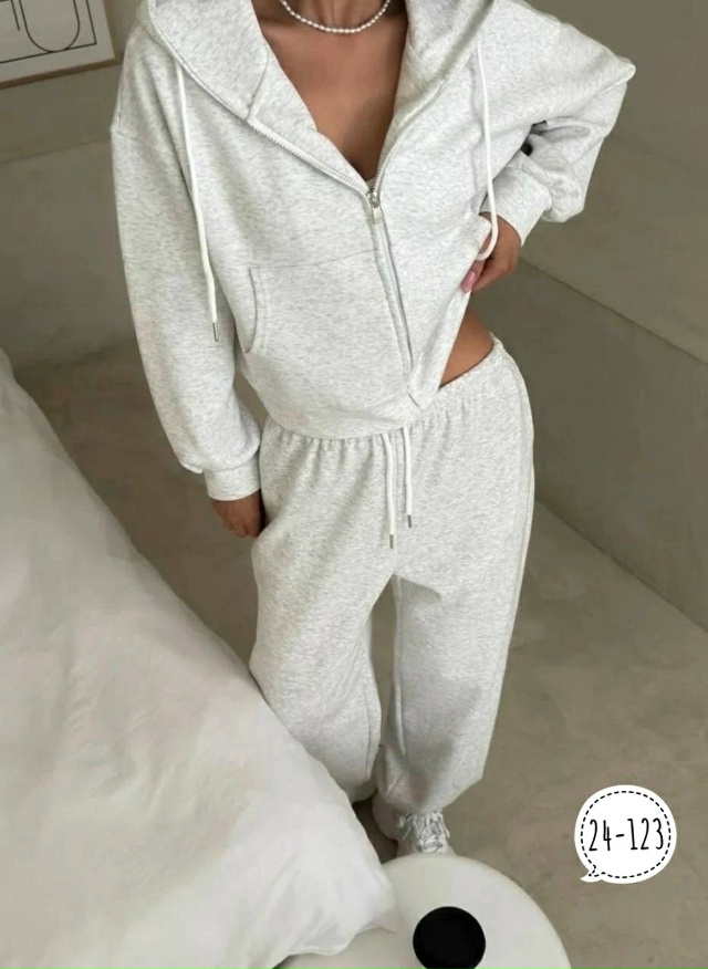 Спортивный костюм 23164377