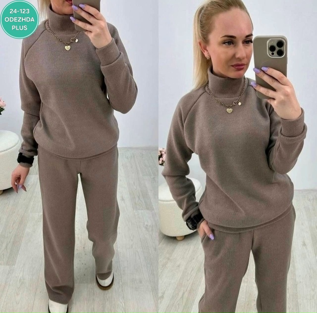 Спортивный костюм 23173490