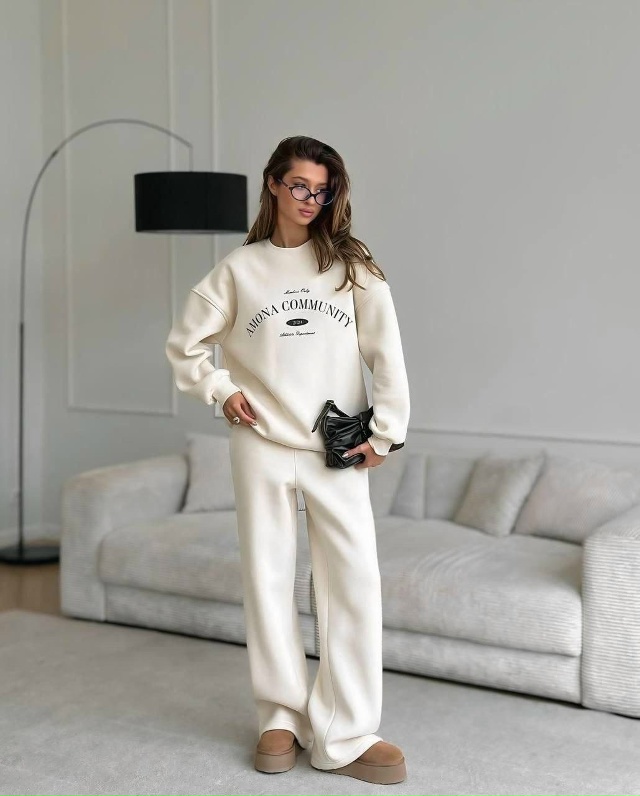 Спортивный костюм 23175366