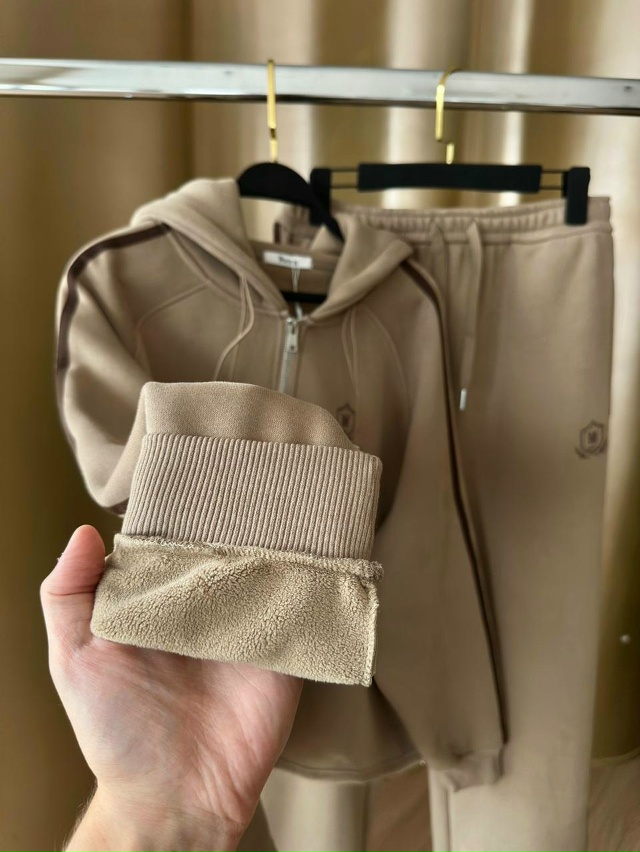 Спортивный костюм 23177619