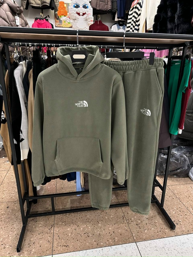 Спортивный костюм 23178864