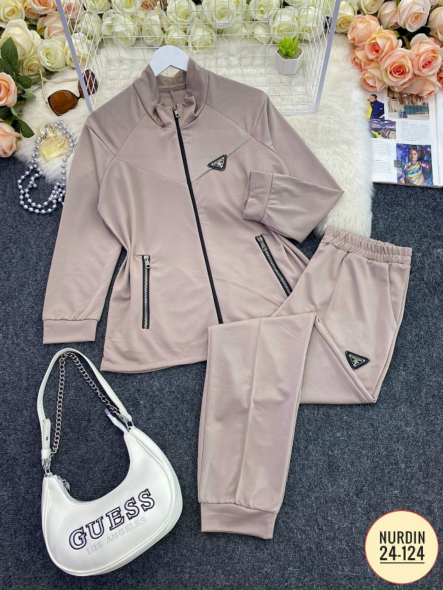 Спортивный костюм 23181727